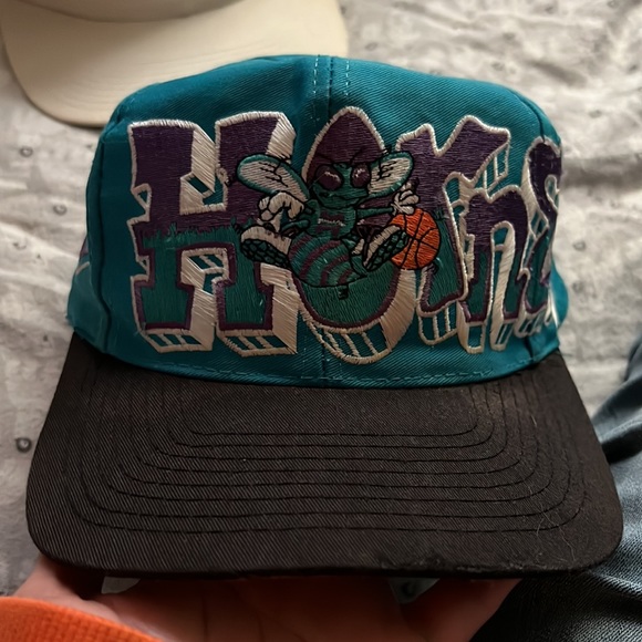 vintage graffiti hornets - Picture 2 of 13